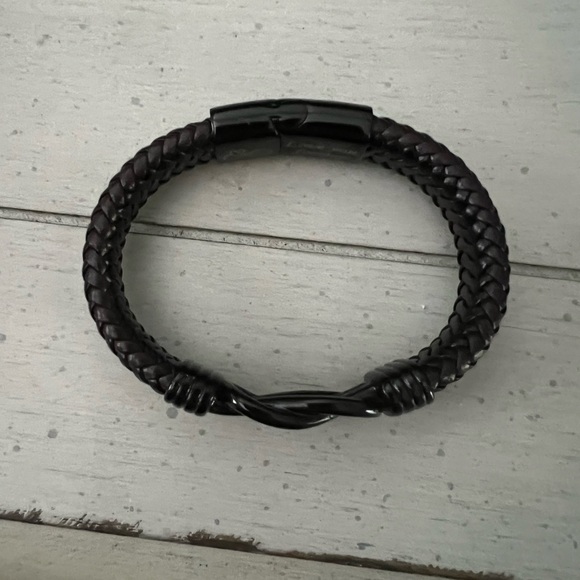 Final Mega Sale!  Forever Knot Bracelet—New in Box! - Picture 4 of 8